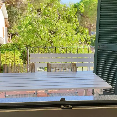 Bright In With Private Garden 50 M² Διαμέρισμα *